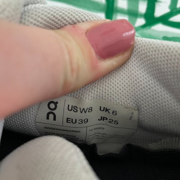 On Cloud The Roger Advantage Sneakers in White/Lily Women's Size 8 - Picture 3 of 8